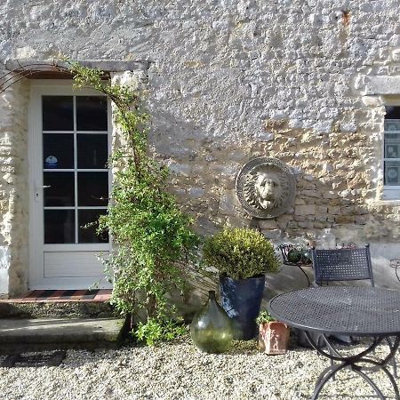 Gite Du Jardin Des Sources Vaux-sur-Seulles Exterior foto