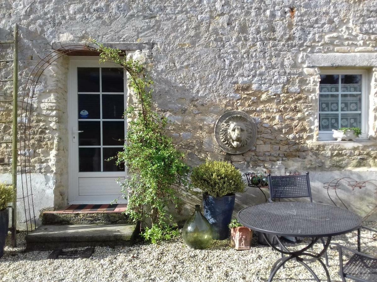 Gite Du Jardin Des Sources Villa Vaux-sur-Seulles Exterior foto